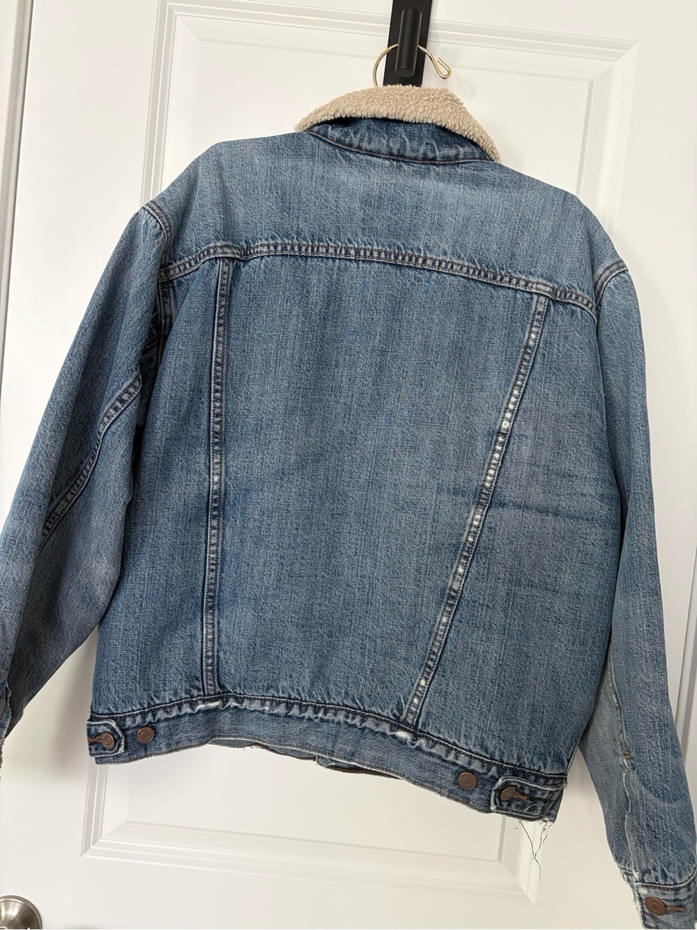 Vintage Levi’s Sherpa Denim Jacket Distressed Sherpa Trucker Jacket - Picture 8 of 10
